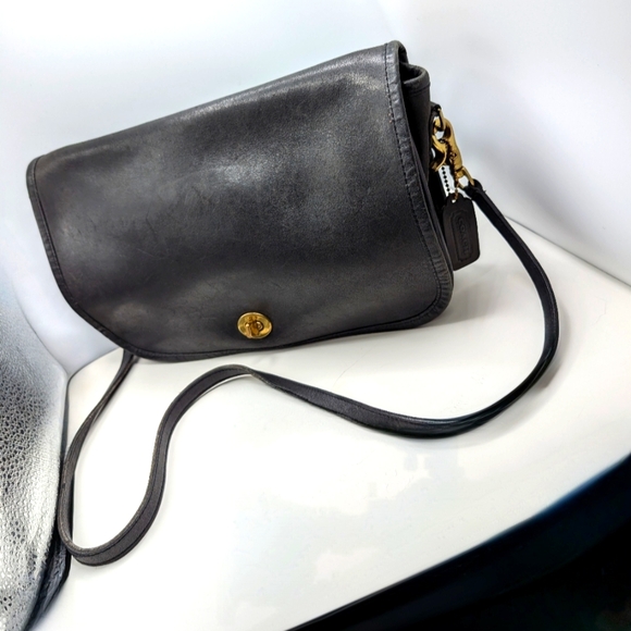 ❤️Host Pick❤️Vintage COACH Black Crossbody Bag - Picture 2 of 6